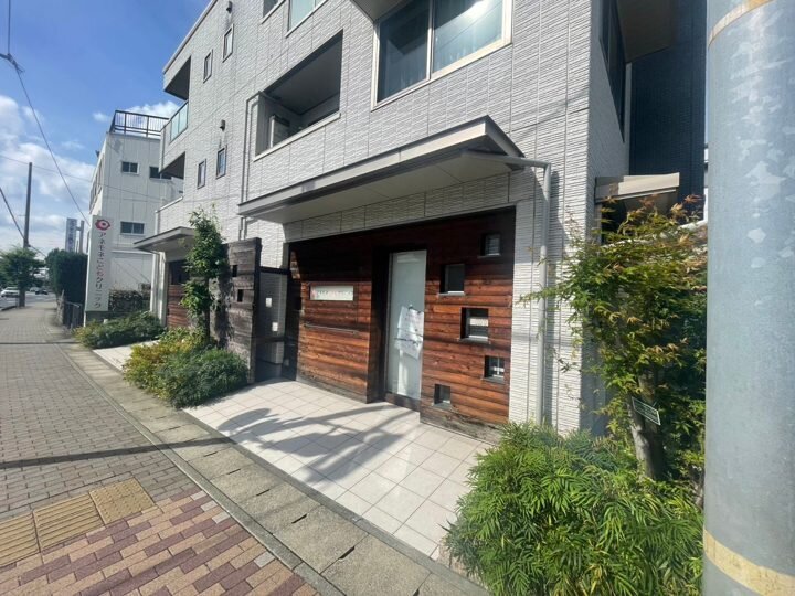 アネモネこどもクリニックの外観（兵庫県伊丹市鴻池）